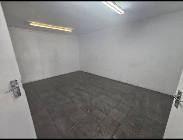 360M² WAREHOUSE TO LET IN EPPING INDUSTRIAL